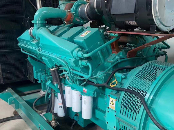 民丰更换100kW柴油发电机组机油时，需要注意哪些事项？