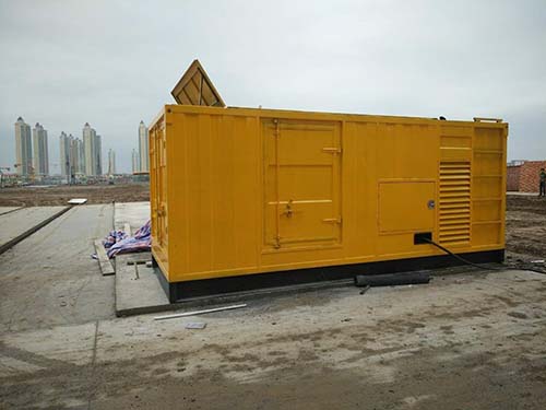 民丰合同中关于乙方责任导致工期延误的赔偿标准应该如何制定？